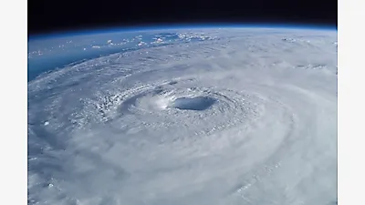 DeepMind's WeatherNext Buys Forecasters a Full Extra Day on Cyclone Warnings