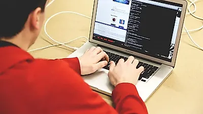 Headlong Keeps AI Agents Thinking When Nobody Is Talking to Them