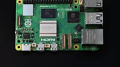 リキッドAI、端末で動く小型モデル「LFM3」6種を公開
