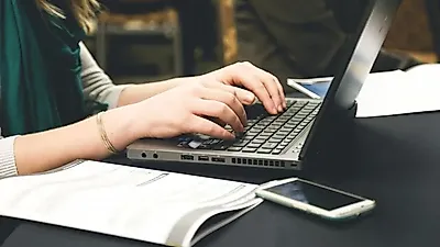 n8n의 새 어시스턴트, 워크플로를 만든 뒤 디버깅까지 맡는다